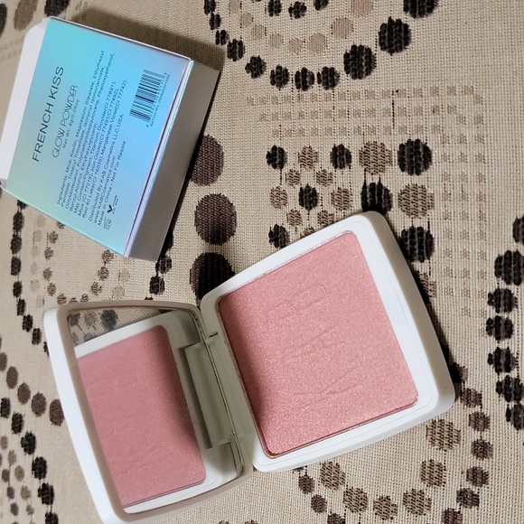 KAB Cosmetics Glow Powder in French Kiss 0.28 oz - Picture 3 of 4